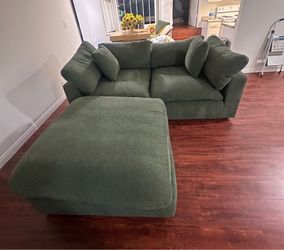 Living spaces loveseat/ottoman