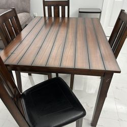 Wood Table And 4 Chairs 