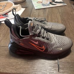 Nike Air 270 Youth Size 5.5 