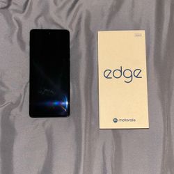 Motorola Edge 2024 Unlocked — Excellent Condition + Box & Charger