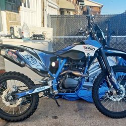 250 Dirt Bike 2023 With Title 