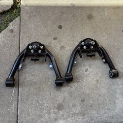 99-06 Chevy Silverado / GMC Sierra Front Upper Control Arms with Ball Joint Black Dual Shock Mounts