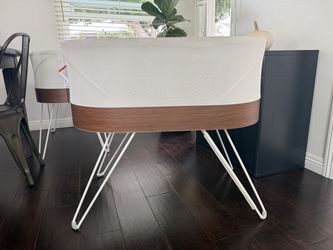 SNOO Smart Sleeper Bassinet + Accessories Bundle – Excellent Condition!