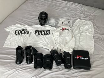 Century Championship Martial Arts Sparring Gear Set Uniform Headgear Pads Bag Sz 1