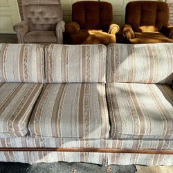 FREE LIVING ROOM FURNITURE - Clifton, Texas