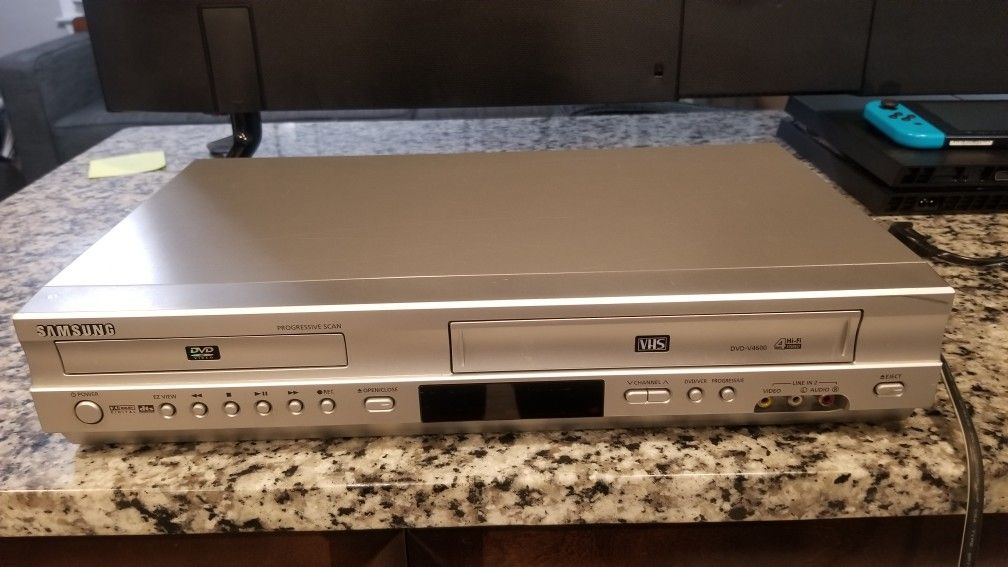 DVD & VCR Player.