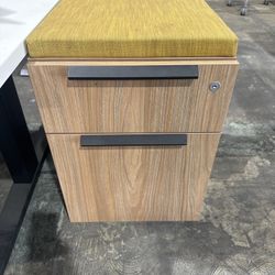 Mobile Laminated Pedestal