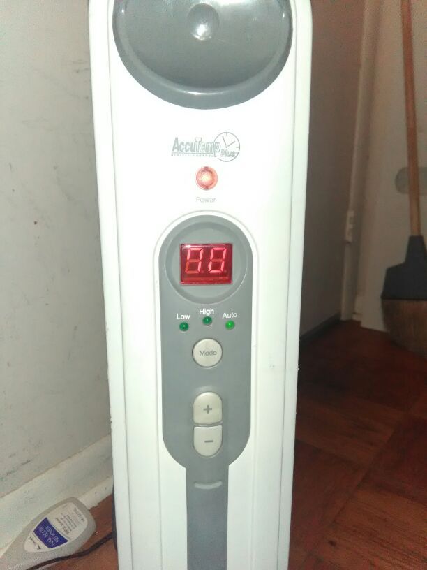 Oil heater Holmes accutemp Plus digital control for Sale in Reston, VA -  OfferUp