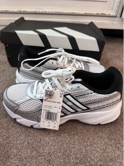 Men’s or Women’s Adidas Technochaos 2000