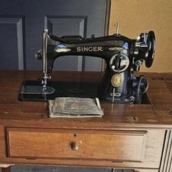 Vintage 1948 Singer sewing Machine in built in table