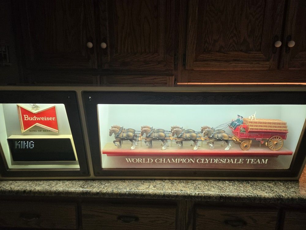 Vintage Anheiser Busch And Clydesdales Bar Light