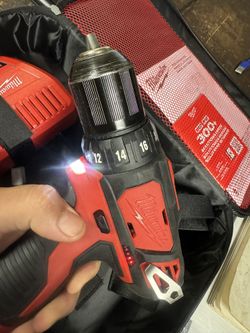 Milwaukee M12 Drill Set