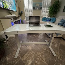 Beautiful White Adjustable Height Desk With Memory Settings In New Condition 