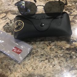 RayBan .Made In https://offerup.com/redirect/?o=SXRhbHkuTmV3