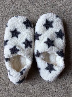 STAR SLIPPERS FITS SIZE 7/8