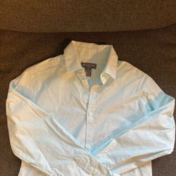 Boys size 10/12 Van Heusen long-sleeve dress shirt