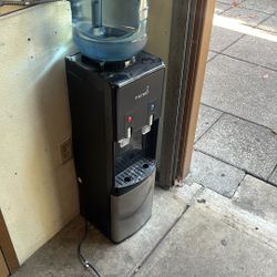 Water dispenser (Lightly used)