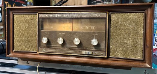 Vintage GE solid state AM/FM stereo