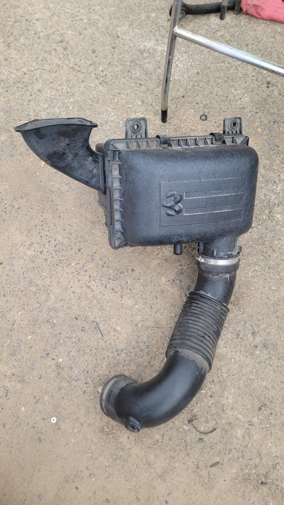 Dodge Ram 2500 OEM air Intake 5.7L