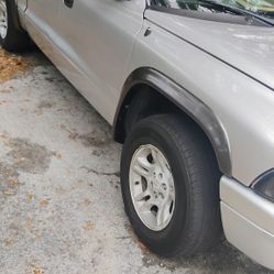 2004 Dodge Dakota 4 Door 142 K