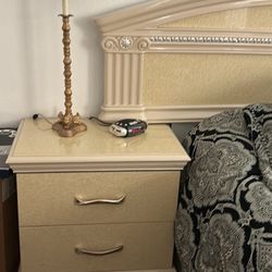 King/Queen Bedroom Set