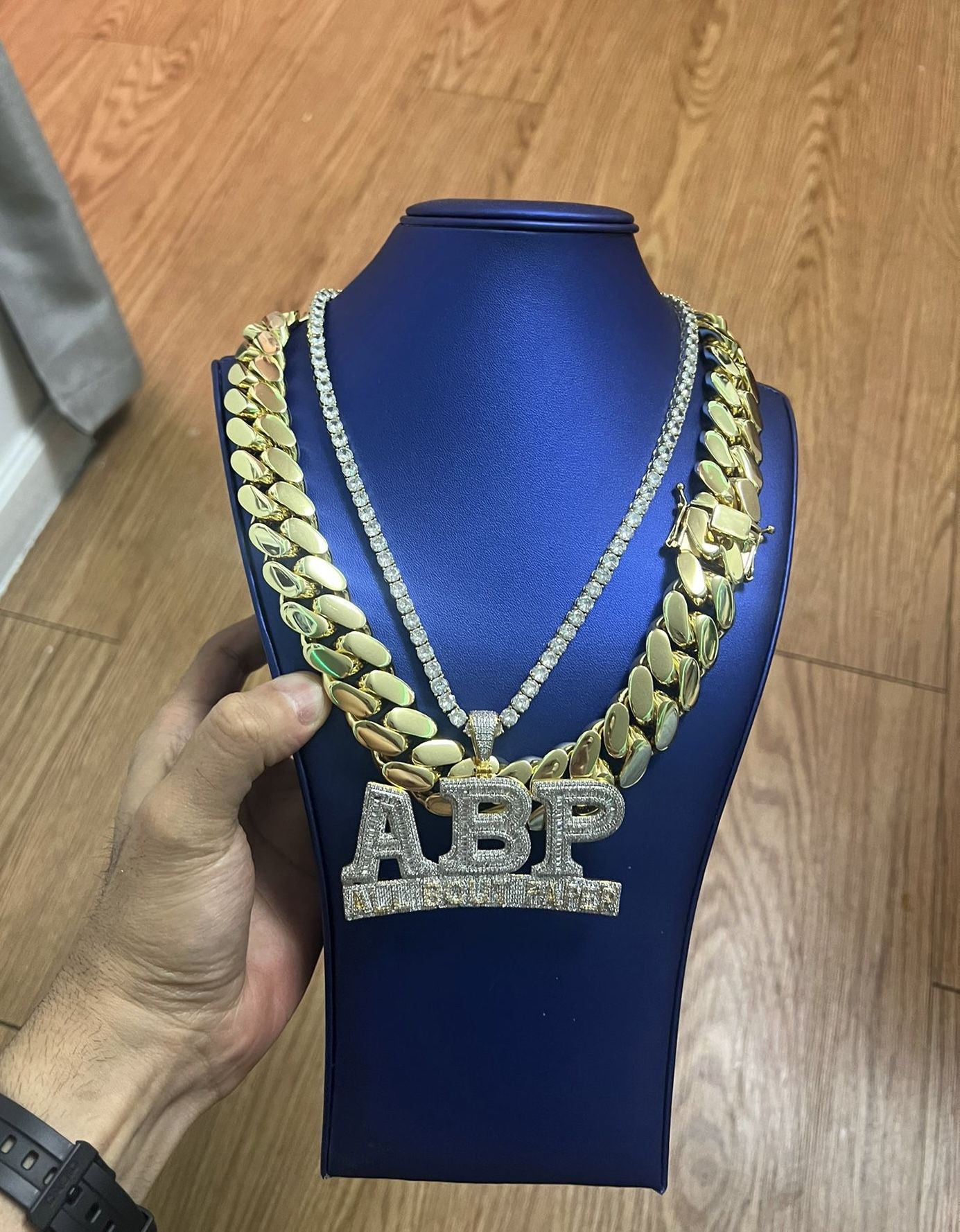 2 necklace 1 pendant