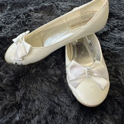 Girls White Flats Size 3
