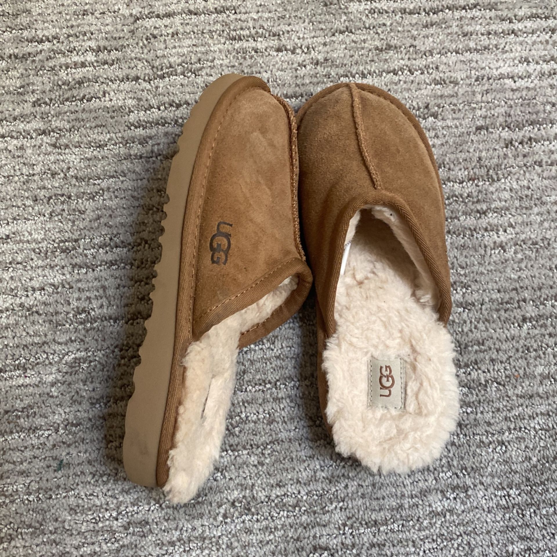 Ugg Kids slippers Size 3