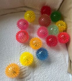 15 spiked light up balls
