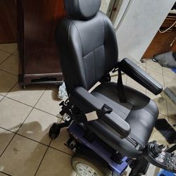 Electric Wheelchair New. Needs Battery