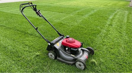 *Needs Repair* Honda HRX217 Self-Propelled Lawn Mower! Won’t Start. May need Carburetor Cleaned