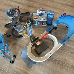 Disney Pixar Cars & Tracks Lot
