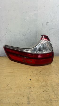2015 2016 2017 2018 2019 Toyota sienna drive side taillight