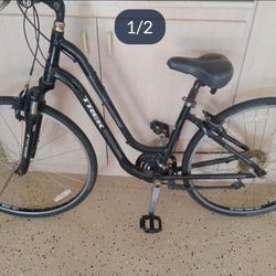 A lively Trek Verve 2