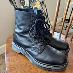 Doc Martens Pascal - Ladies 8 (EU38, UK6)