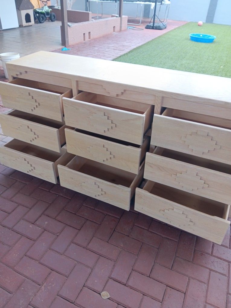 Dresser With 9 Drawers Only 20!!!!!!