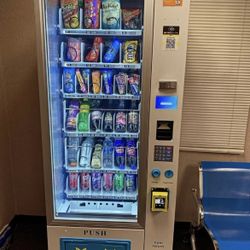 COMBO VENDING MACHINE WITH CARD READER 