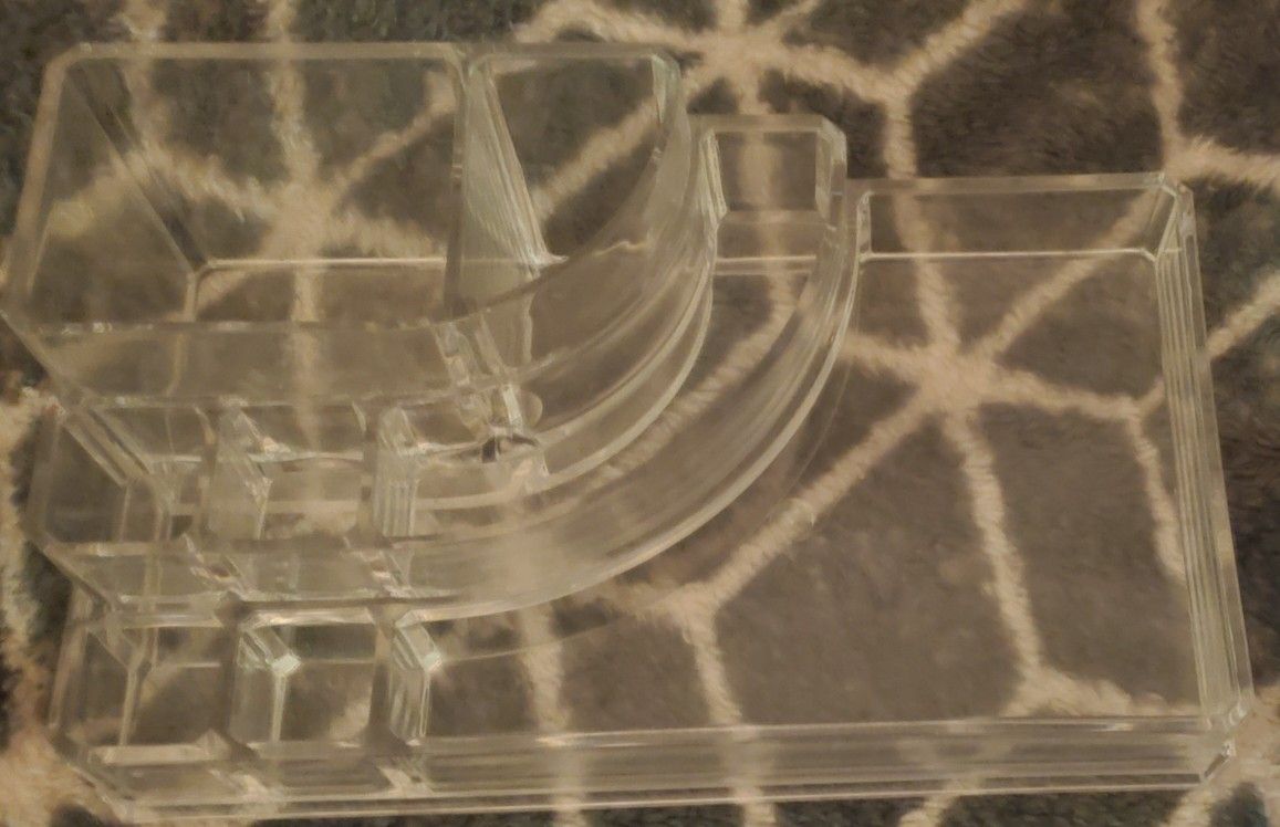LIPSTICK/ NAIL POLISH HOLDER 