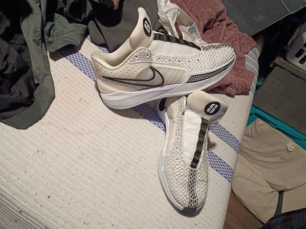 Nike Sabrina 1 Magnetic Womans Size 10