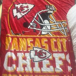 Lands City Chiefs Oversized Blanket