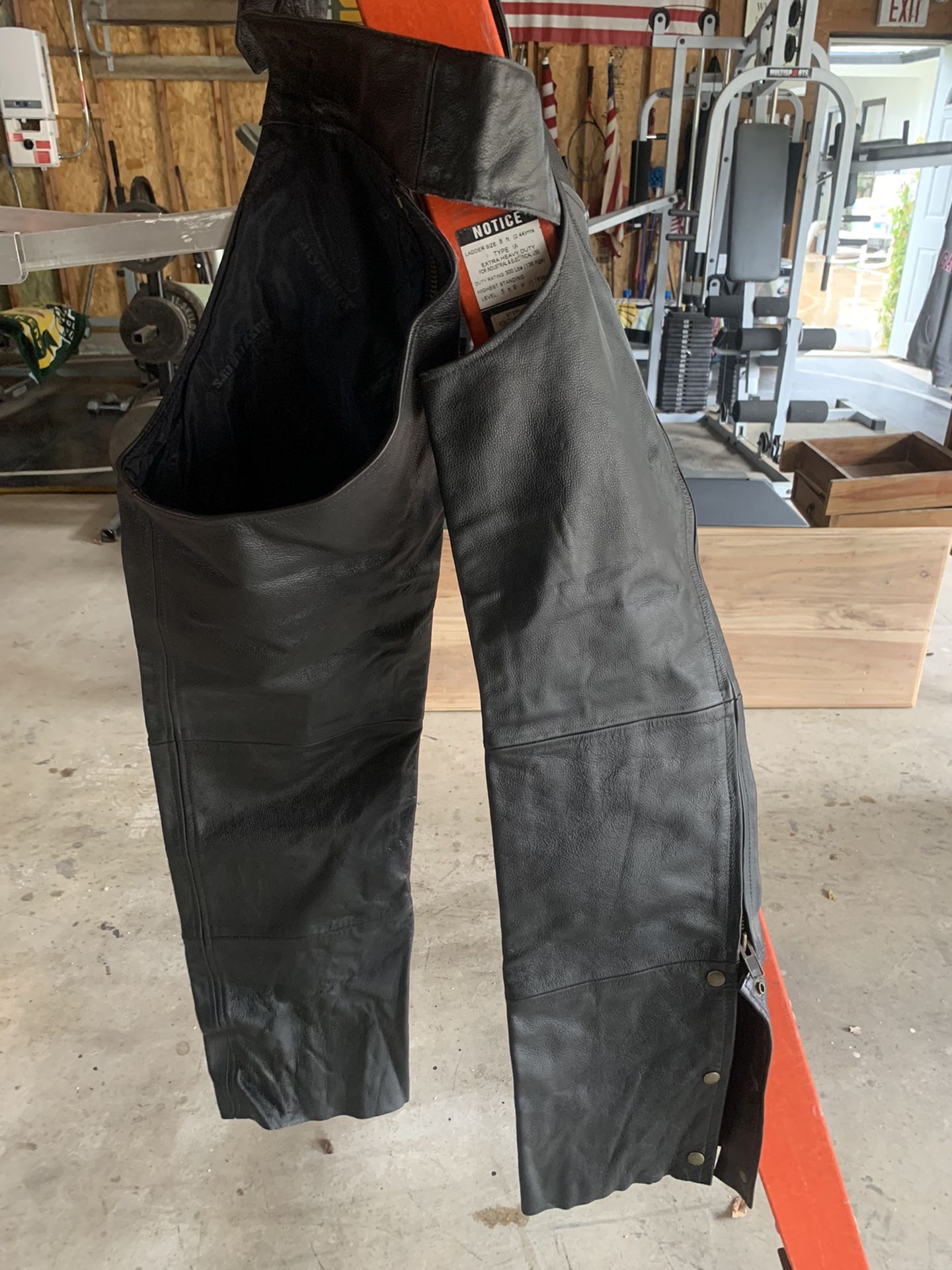 Womens Large Learher Chap’s 