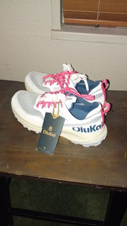 NWT OluKai Women's Size 8 Shoes