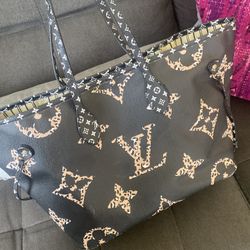 Beautiful Handbag! Make An Offer!
