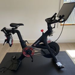 Peloton Bike With Mat And Heart Rate Monitor 