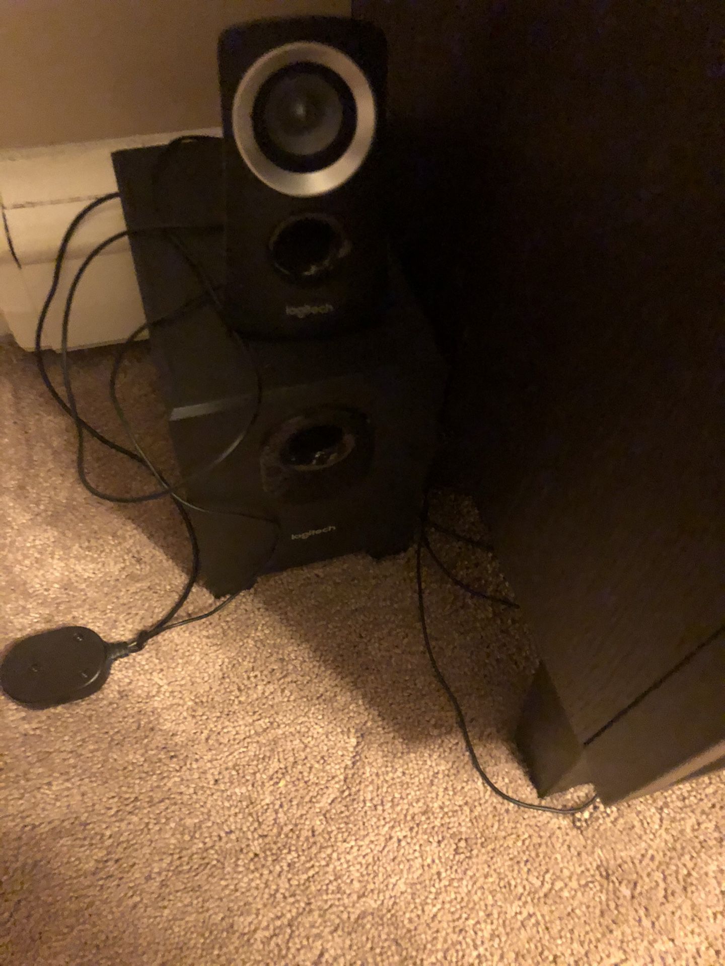 Computer speakers
