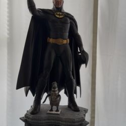 Batman Returns Statue