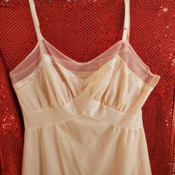 Confection Vintage Slip. Size 36 in Peach. New.