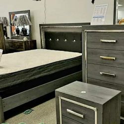 Lodanna Gray LED Footboard Storage Bedroom Set   Queen Or King Set 