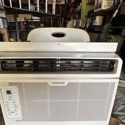 Toshiba 6000 BTU Window Air Conditioner – Great Condition