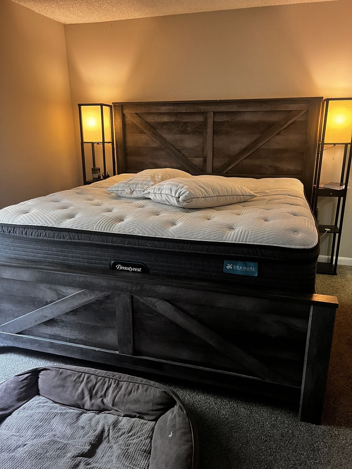 Wynnlow King Crossbuck Bedroom Set
